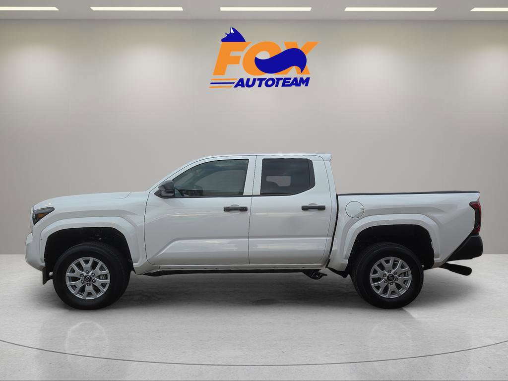 Used 2026 Toyota Tacoma SR image 2