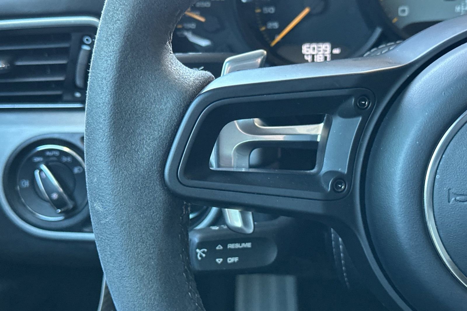 Used 2018 Porsche 911 GT3 RWD image 28