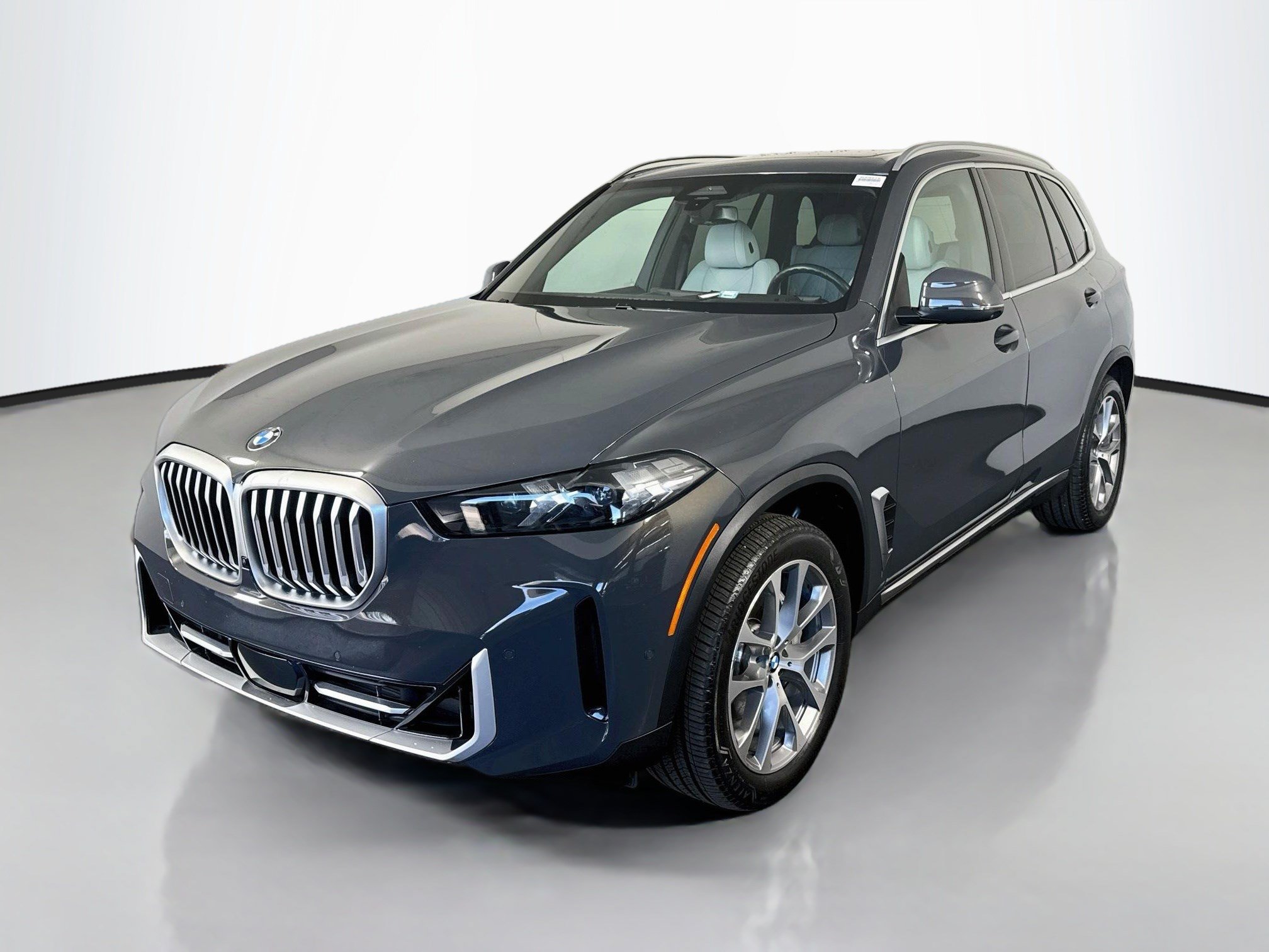 Used 2024 BMW X5 sDrive40i w/ Parking Assistance Package RWD image 4