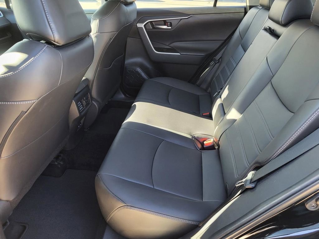 Used 2022 Toyota RAV4 XLE Premium image 14