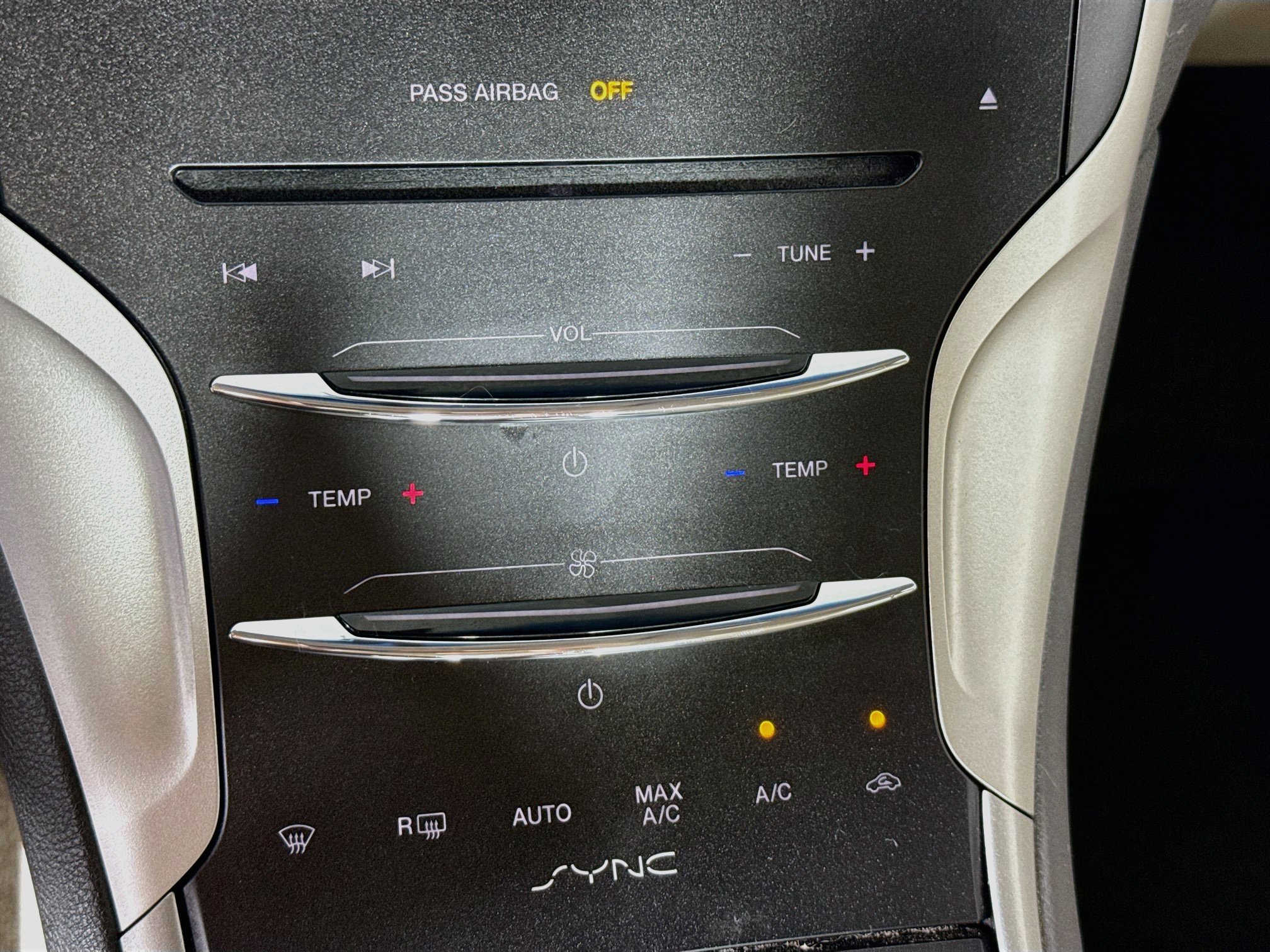 Used 2016 Lincoln MKZ Hybrid w/ Equipment Group 500A Select FWD image 17