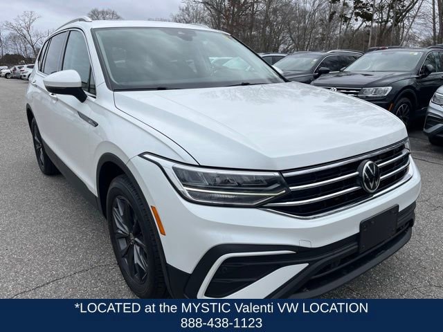 Certified 2023 Volkswagen Tiguan SE w/ Panoramic Sunroof Package AWD/4WD image 4