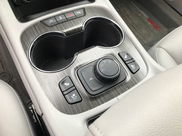 Certified 2023 GMC Acadia SLT w/ Preferred Package image 10