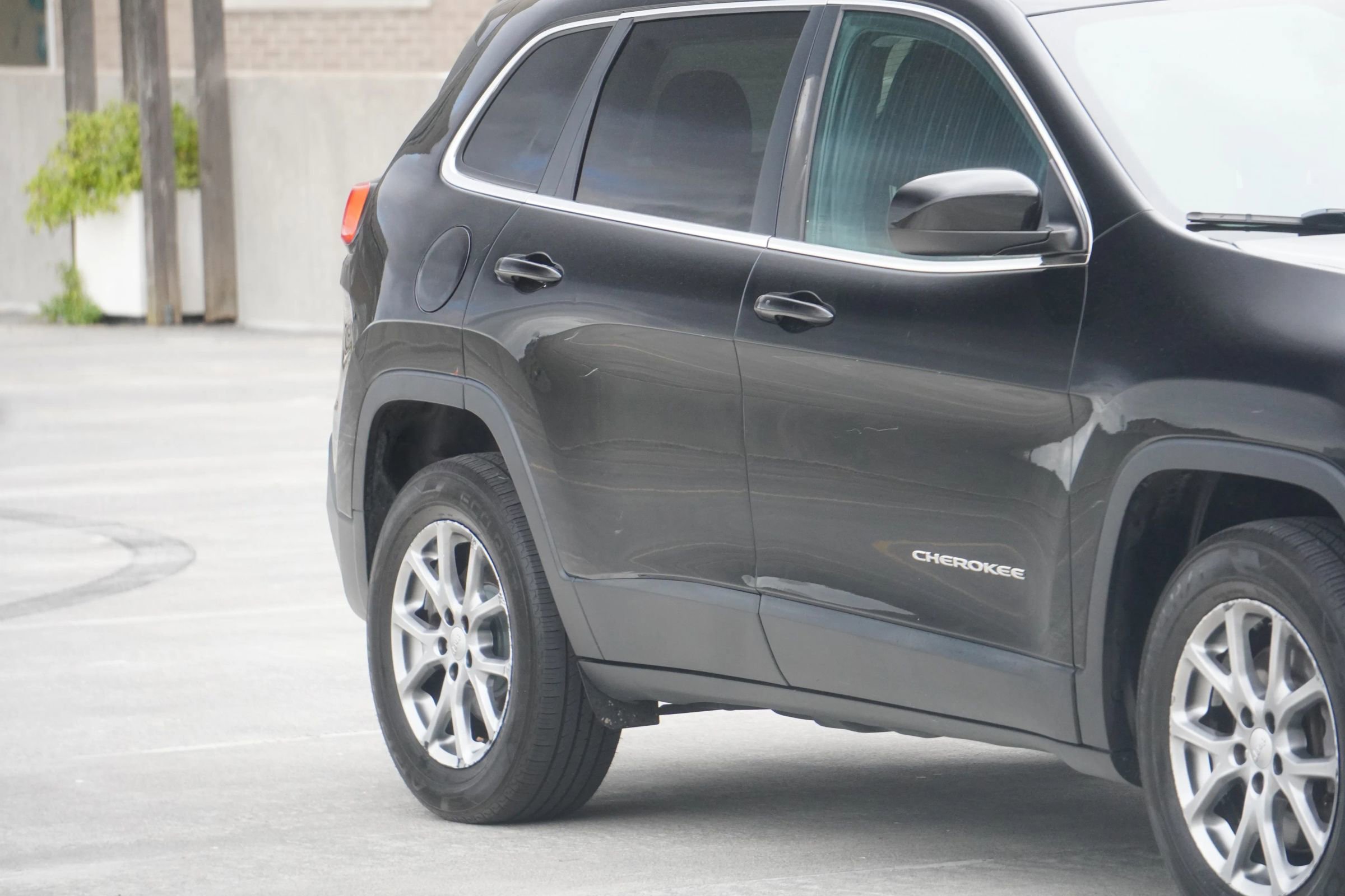 Used 2018 Jeep Cherokee Latitude Plus w/ Cold Weather Group image 26