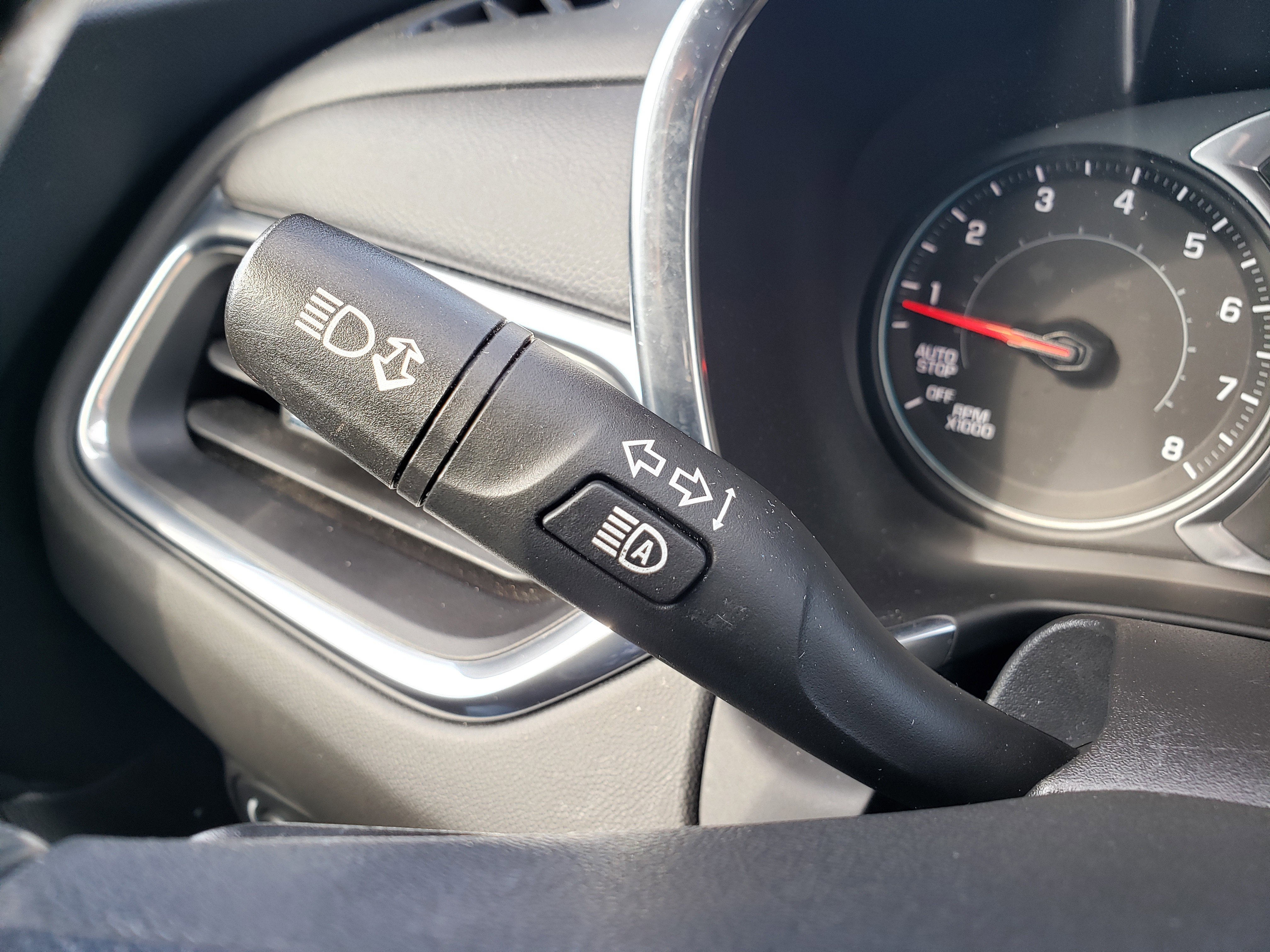 Used 2022 Chevrolet Equinox LT w/ Driver Convenience Package image 19