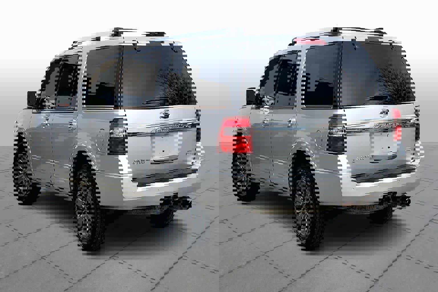 Used 2016 Ford Expedition Platinum image 12