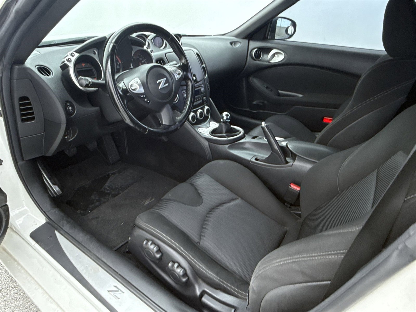 Used 2016 Nissan 370Z w/ Sport Package image 12