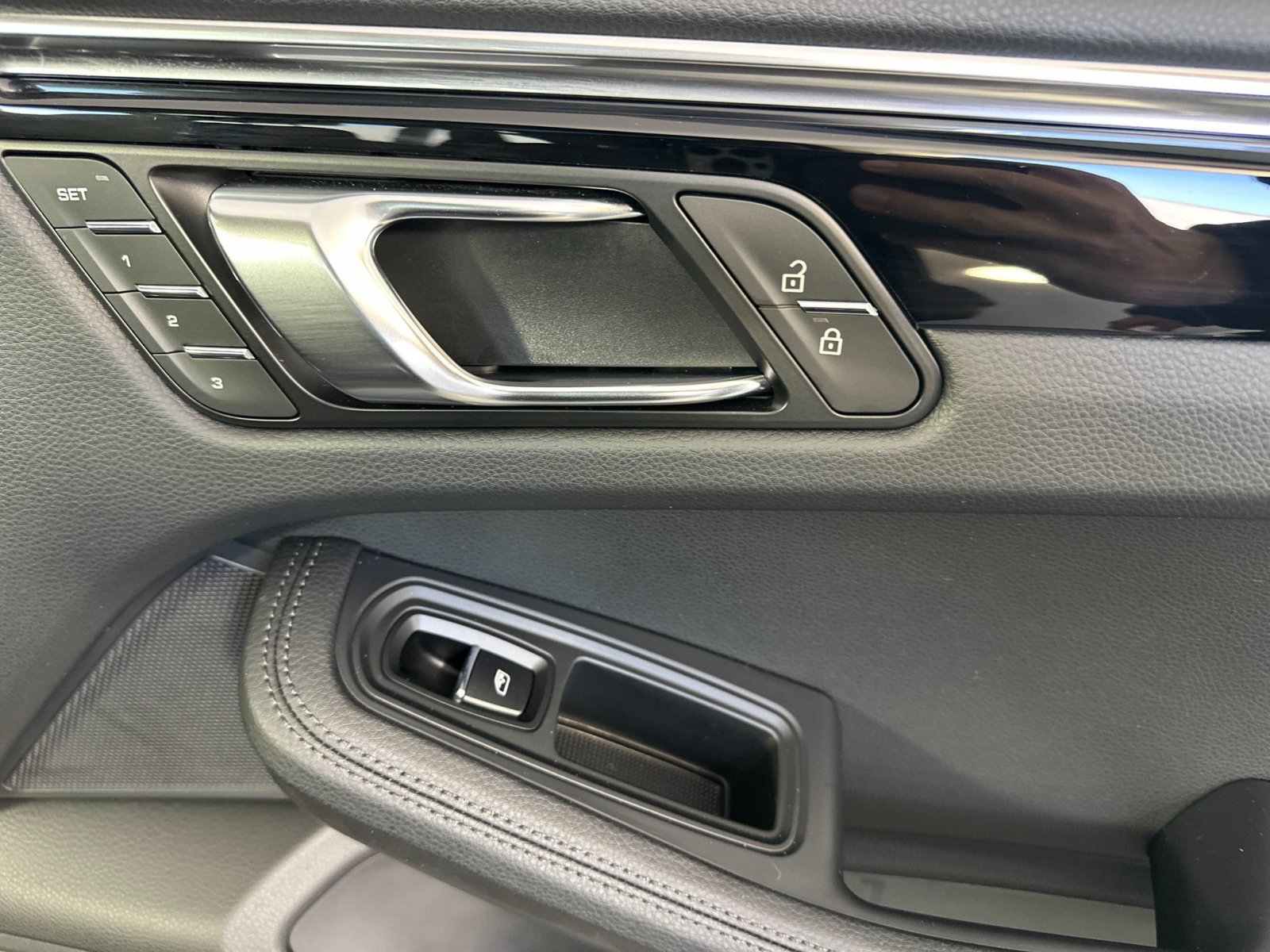 Certified 2026 Porsche Macan AWD/4WD image 20