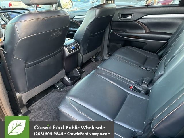 Used 2016 Toyota Highlander XLE image 28