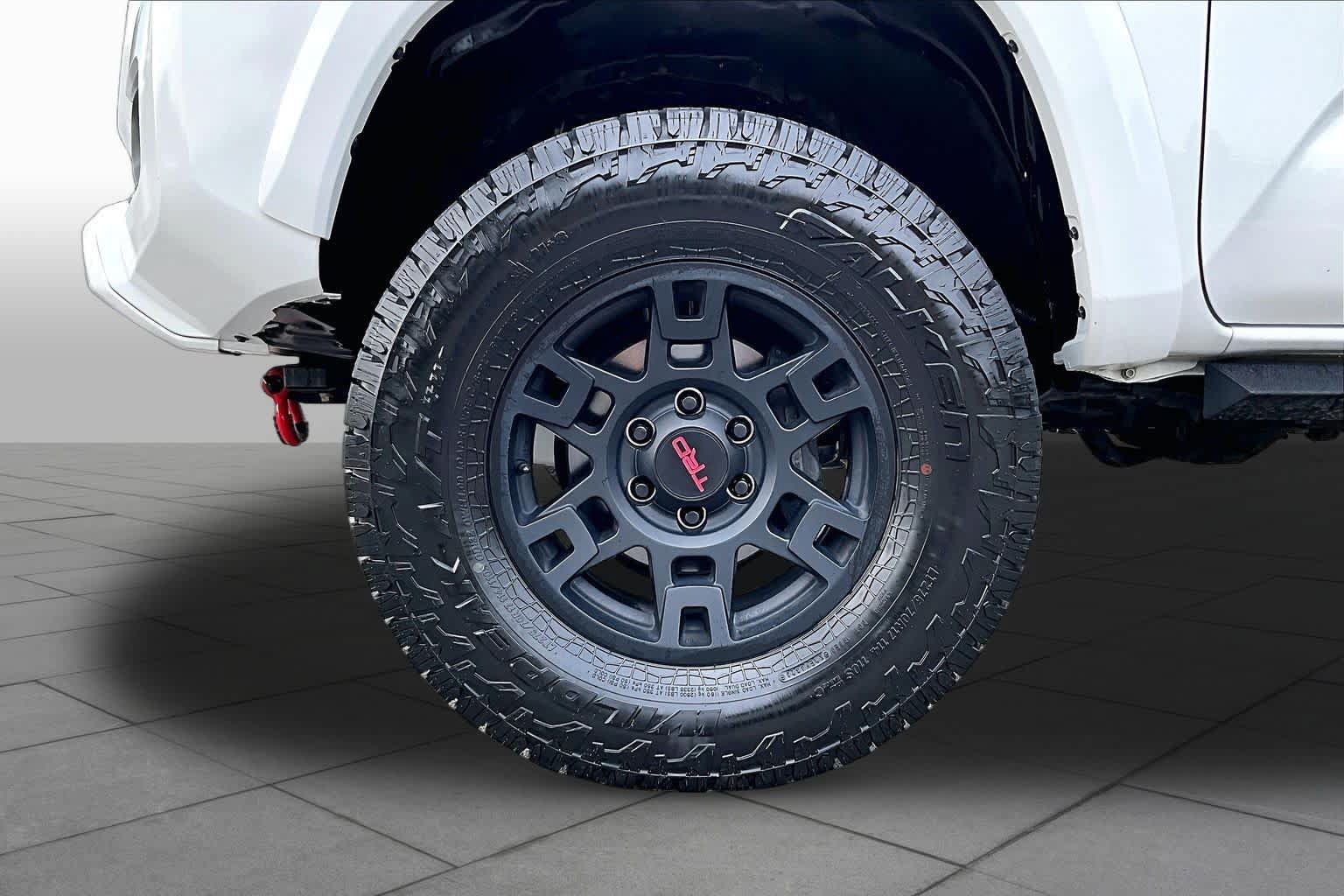 Used 2022 Toyota Tacoma TRD Sport w/ TRD Premium Sport Package AWD/4WD image 11