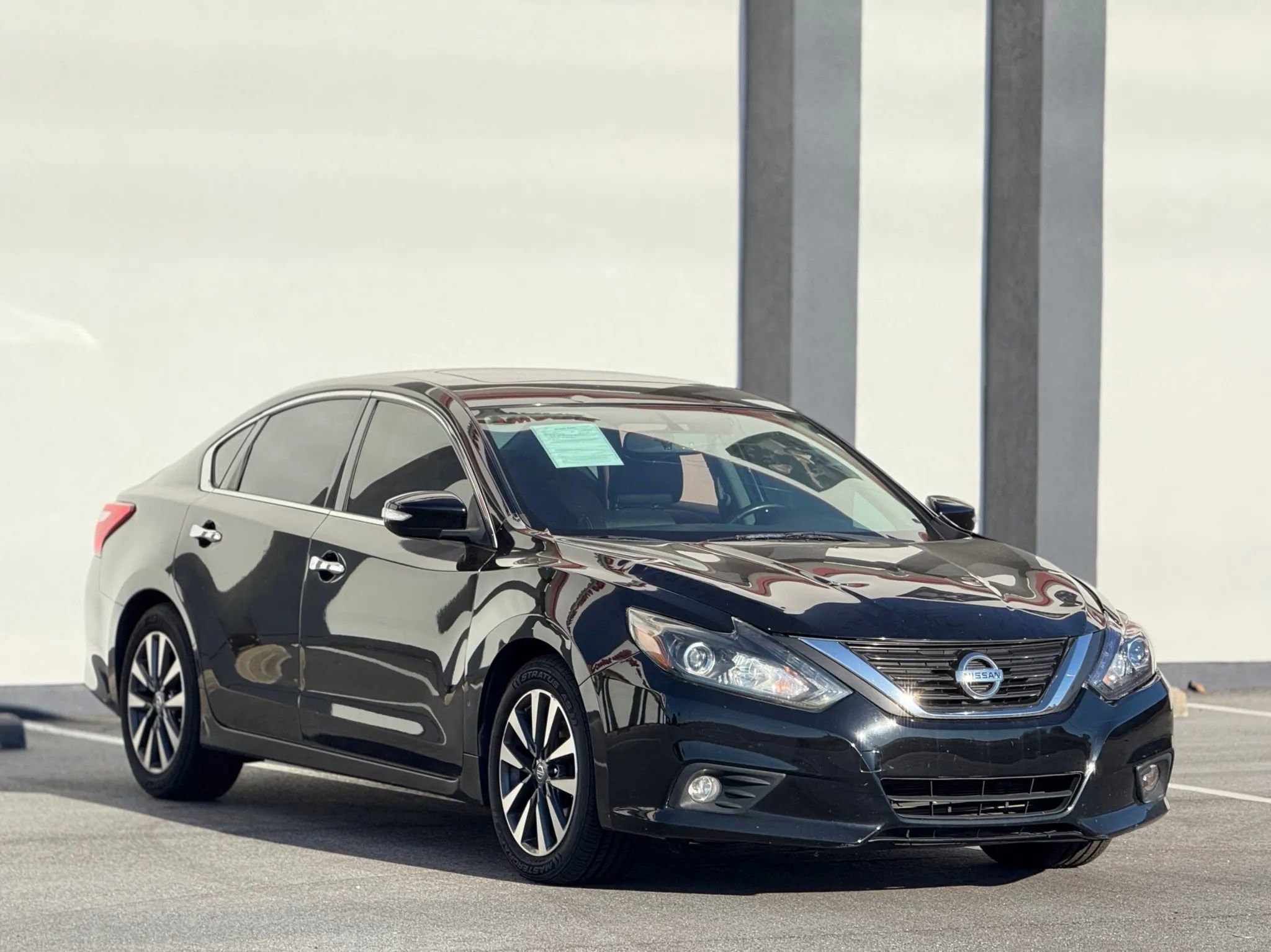 Used 2017 Nissan Altima 2.5 SL w/ 2.5 Technology Package image 1