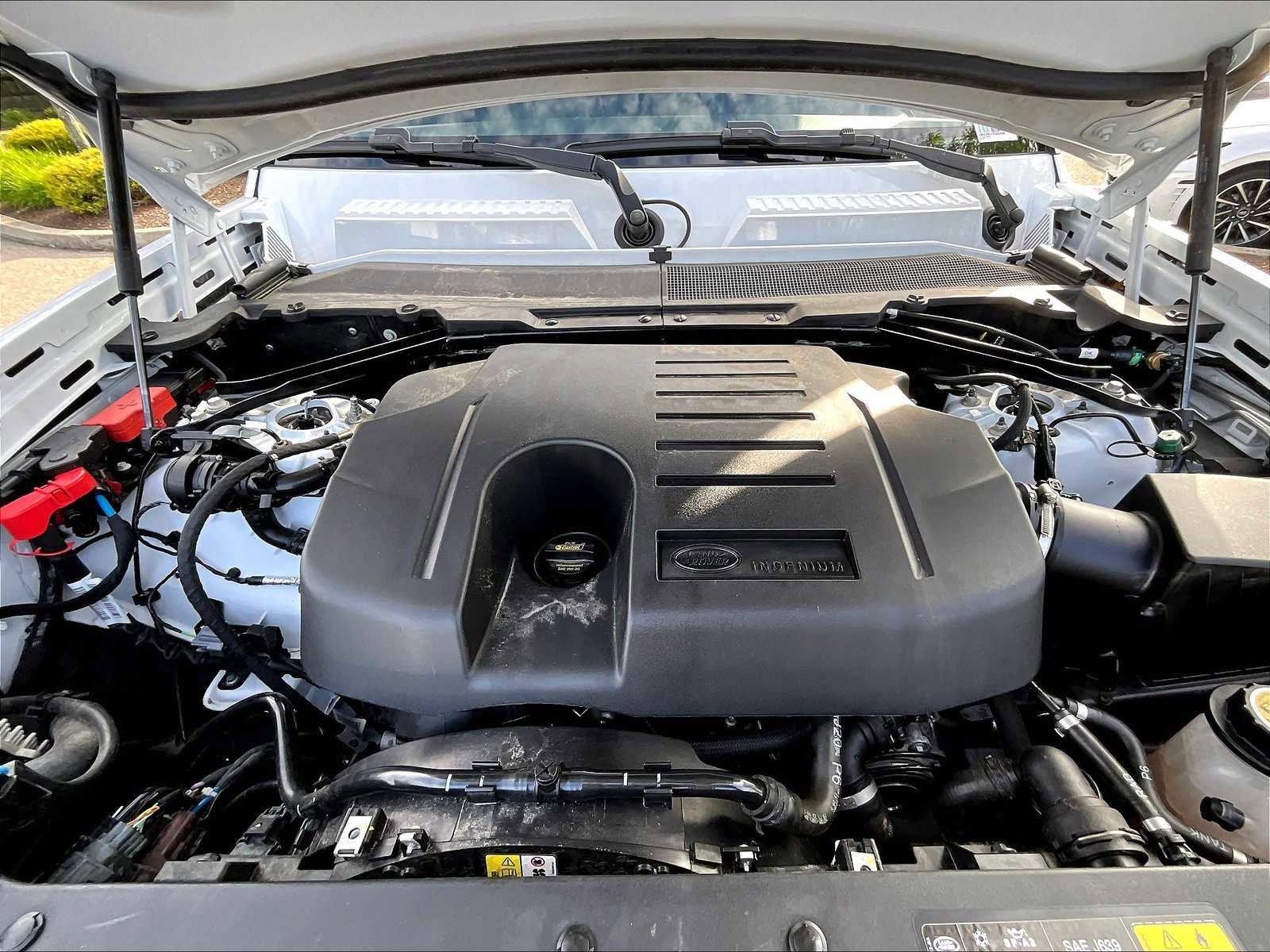 Used 2024 Land Rover Defender 90 X-Dynamic SE image 28