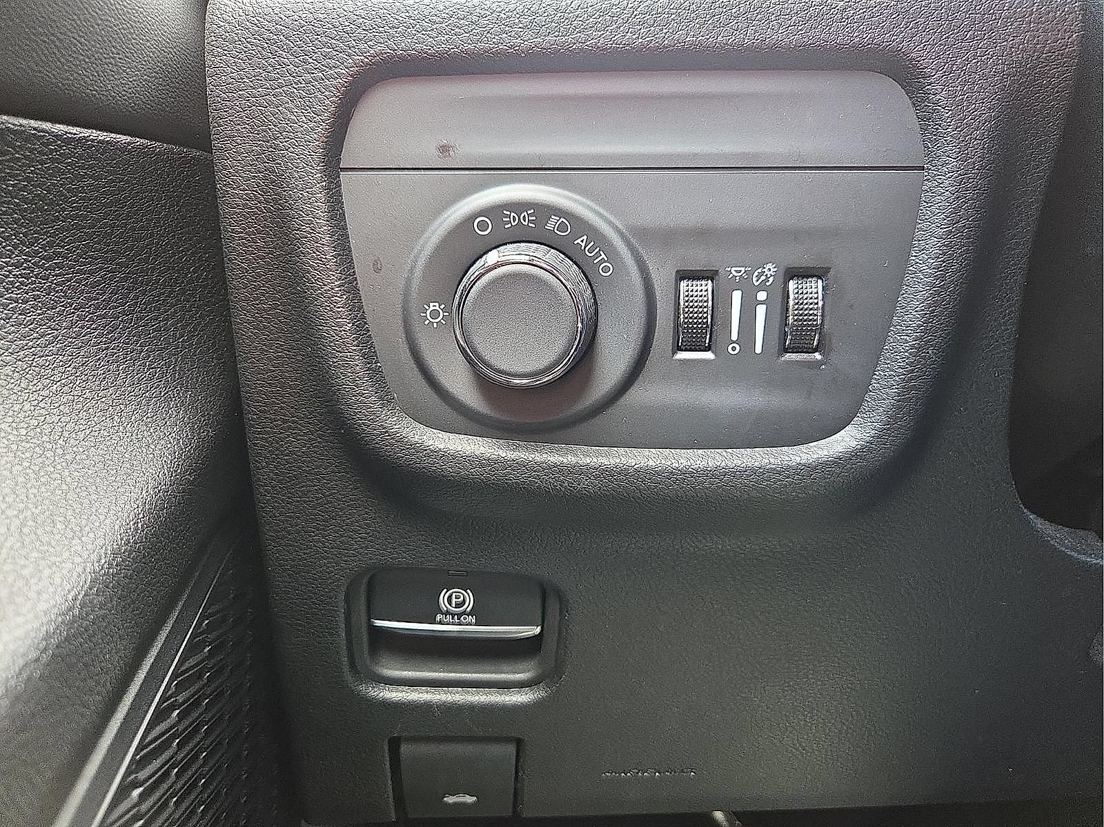 Used 2024 Jeep Grand Cherokee Altitude AWD/4WD image 18