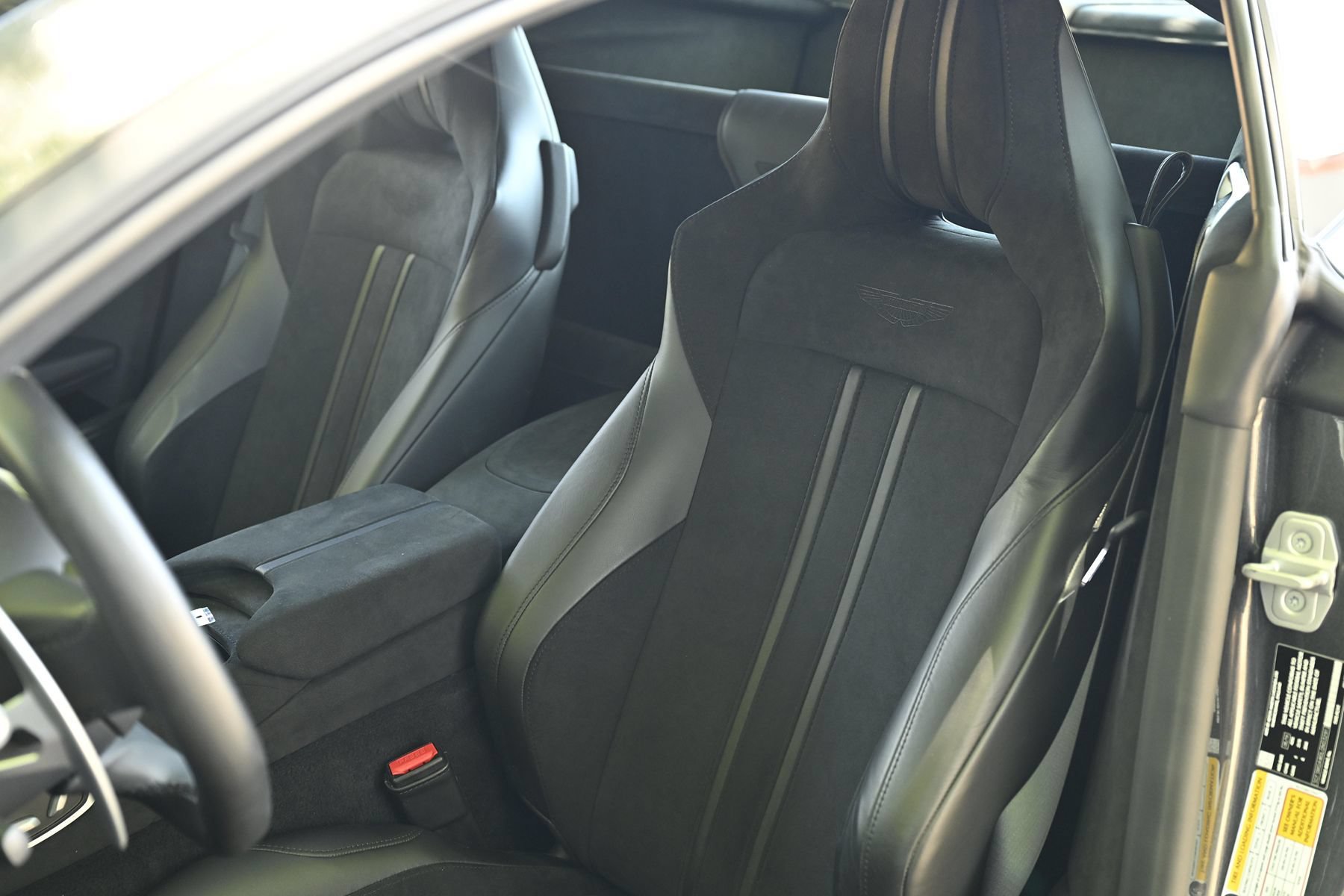 Used 2020 Aston Martin V8 Vantage Coupe RWD image 17