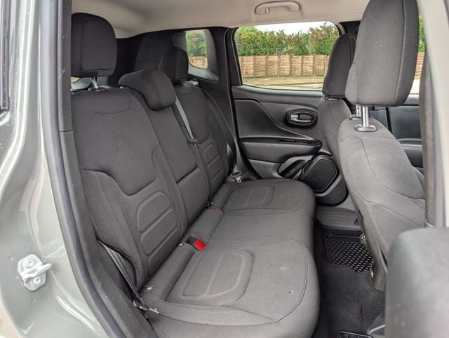 Used 2022 Jeep Renegade Latitude w/ Convenience Group AWD/4WD image 26