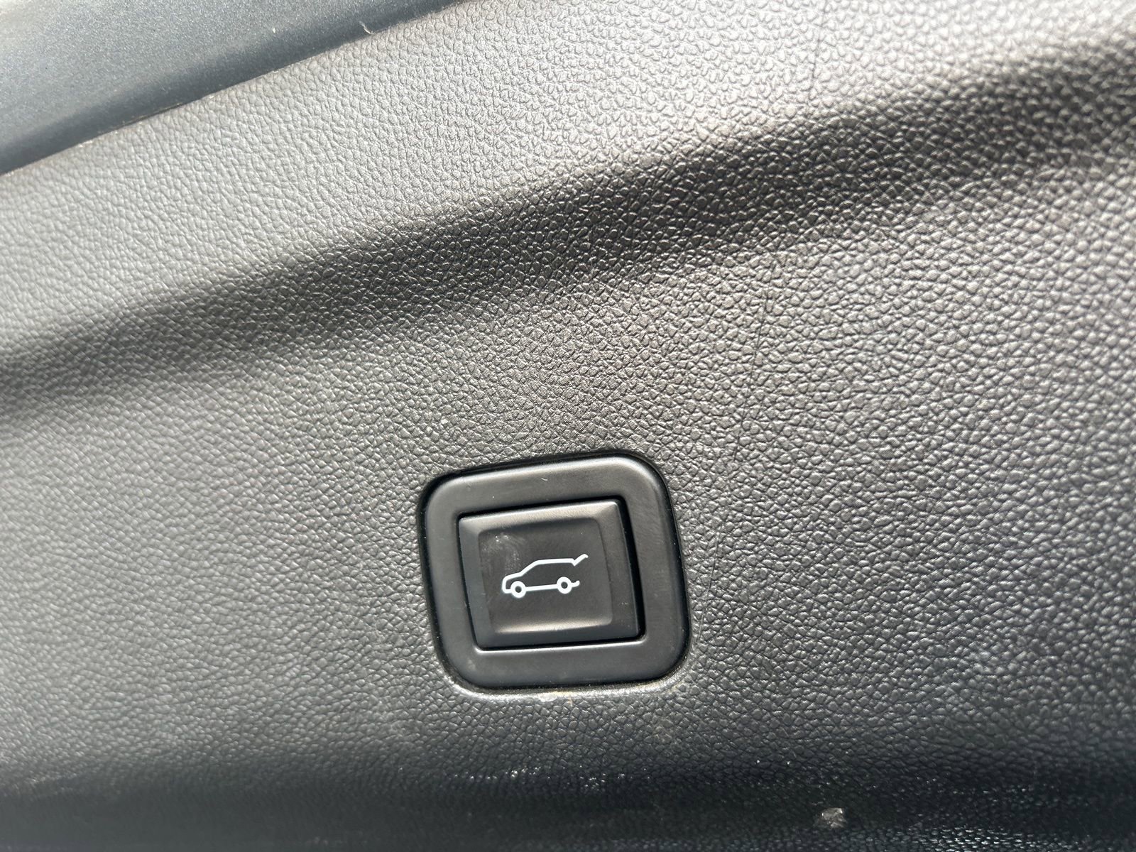 Used 2023 Chevrolet Tahoe RST w/ RST Performance Edition AWD/4WD image 15