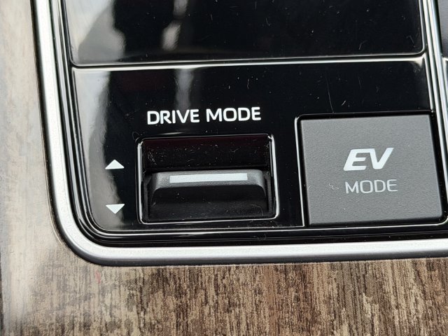 Certified 2025 Toyota Sienna Platinum AWD/4WD image 41