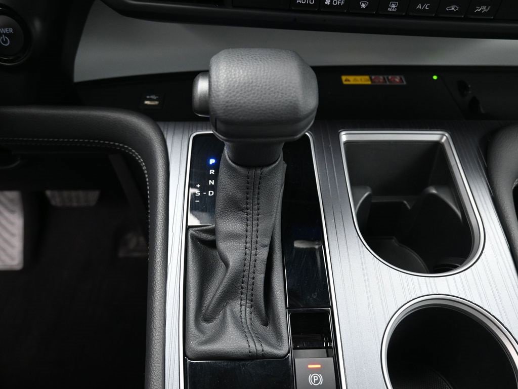 Used 2025 Toyota Sienna LE image 25