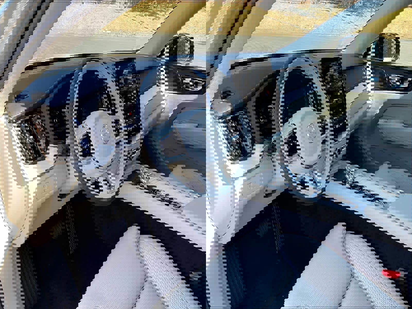 New 2026 Volvo XC60 B5 Ultra w/ Protection Package Premier image 8