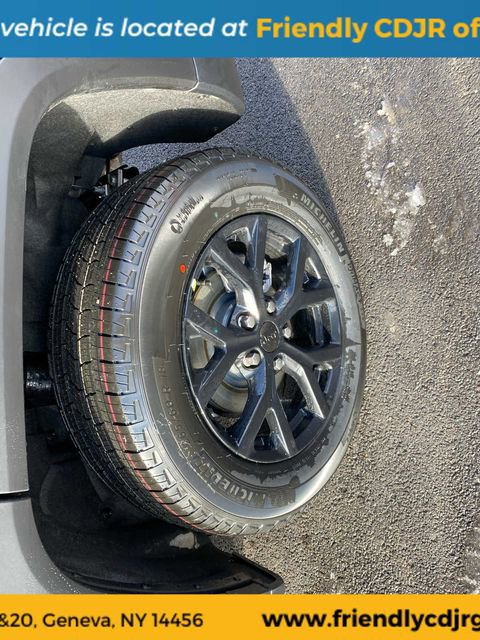 Used 2026 Jeep Grand Cherokee Altitude AWD/4WD image 9