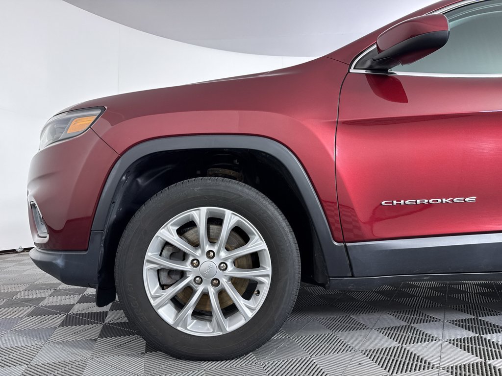 Used 2019 Jeep Cherokee Latitude w/ Cold Weather Group AWD/4WD image 19