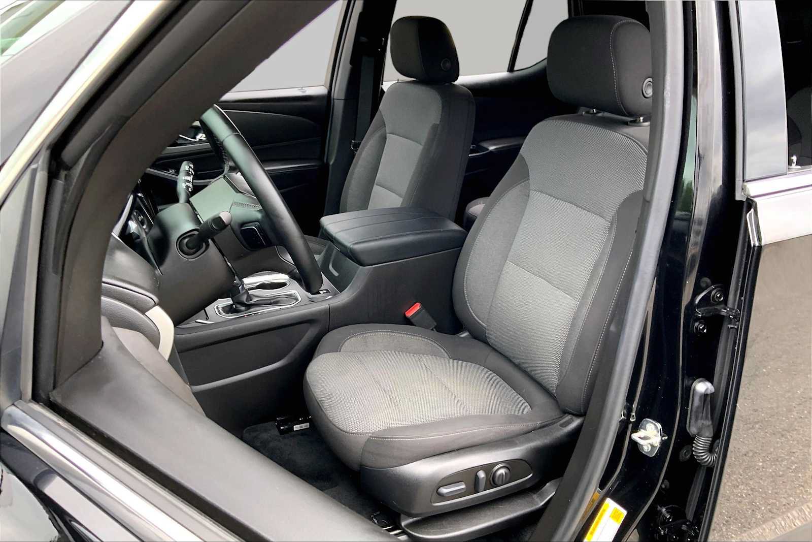 Used 2023 Chevrolet Traverse LT AWD/4WD image 9