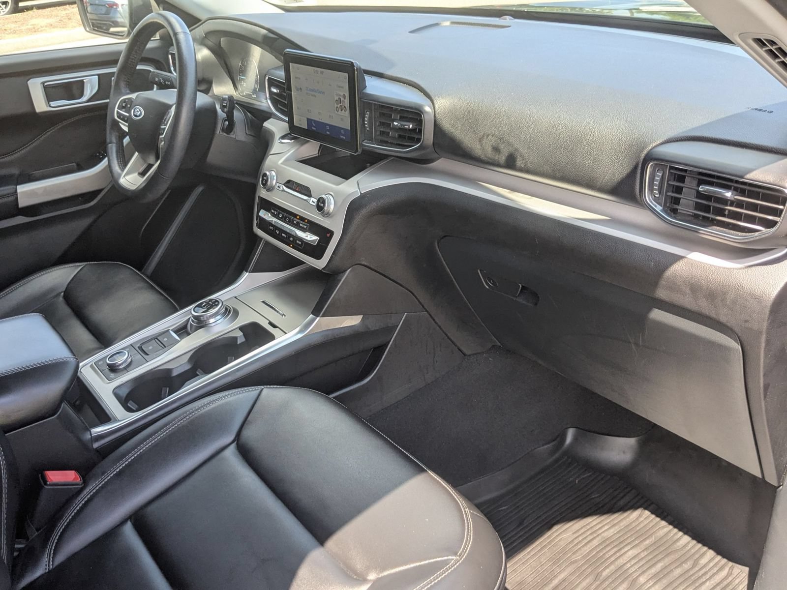 Used 2024 Ford Explorer XLT w/ Equipment Group 202A AWD/4WD image 38