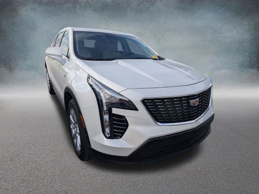 Certified 2023 Cadillac XT4 Luxury w/ Cold Weather Package FWD image 14
