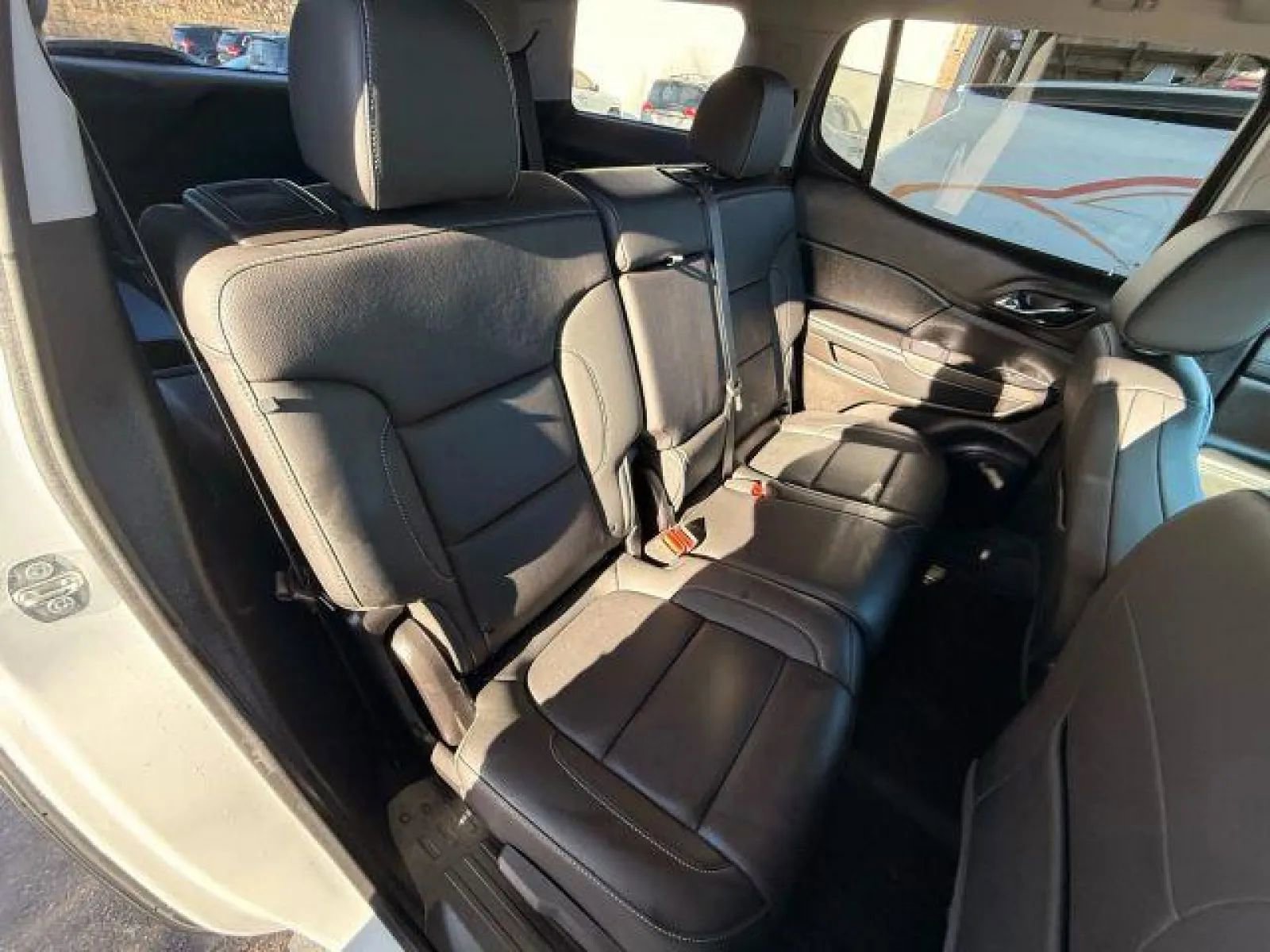 Used 2022 GMC Acadia SLT w/ LPO, Floor Liner Package image 22