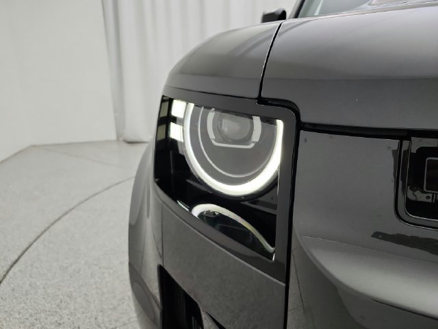 New 2026 Land Rover Defender 90 V8 AWD/4WD image 33