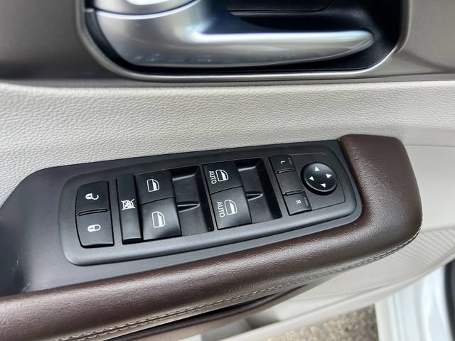 Used 2021 Chrysler Voyager Lxi w/ Cold Weather Group FWD image 12