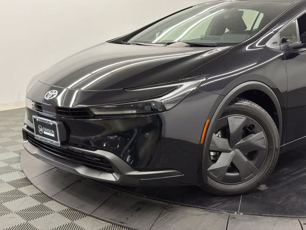Used 2026 Toyota Prius LE FWD image 4
