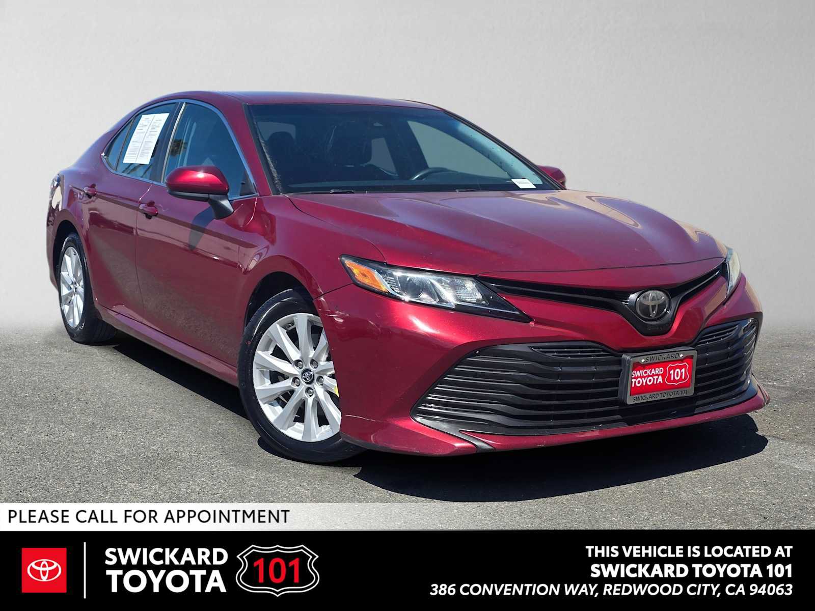 Used 2018 Toyota Camry LE FWD image 1