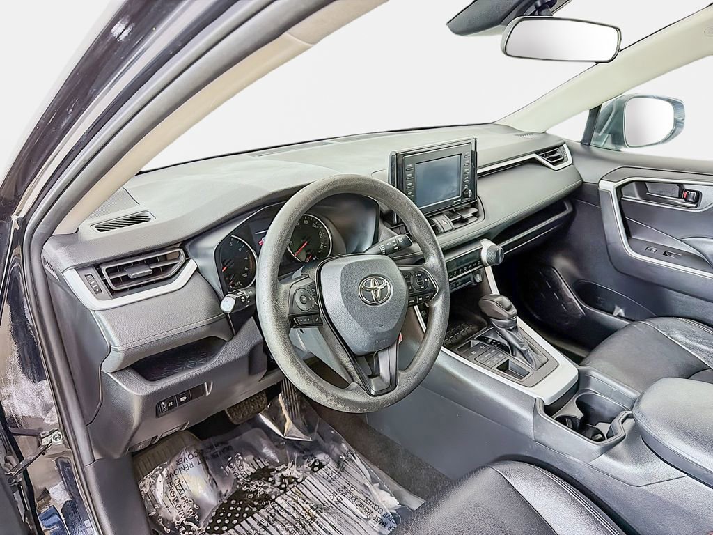 Used 2021 Toyota RAV4 LE image 16