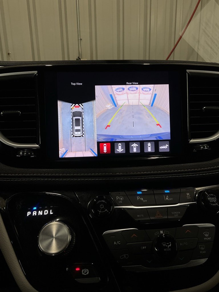 Used 2021 Chrysler Pacifica Touring-L image 20