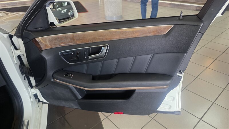 Used 2012 Mercedes-Benz E 350 4MATIC Sedan image 28