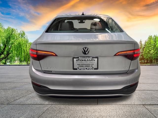 Certified 2023 Volkswagen Jetta SE w/ Panoramic Sunroof Package image 5