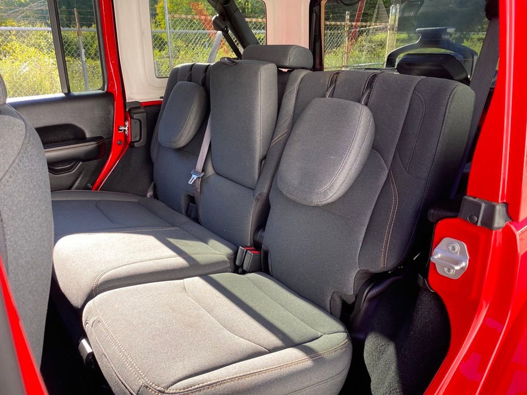 Used 2024 Jeep Wrangler Unlimited Sahara image 18