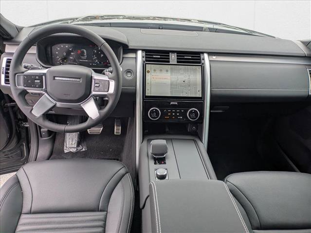 New 2025 Land Rover Discovery Dynamic SE image 15