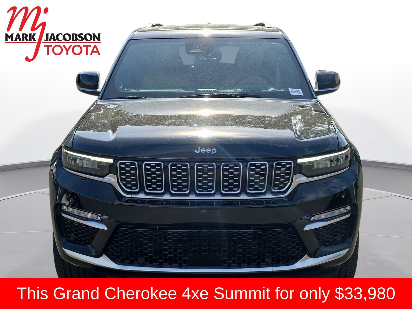 Used 2022 Jeep Grand Cherokee Summit w/ Advanced Protech Group IV AWD/4WD image 3