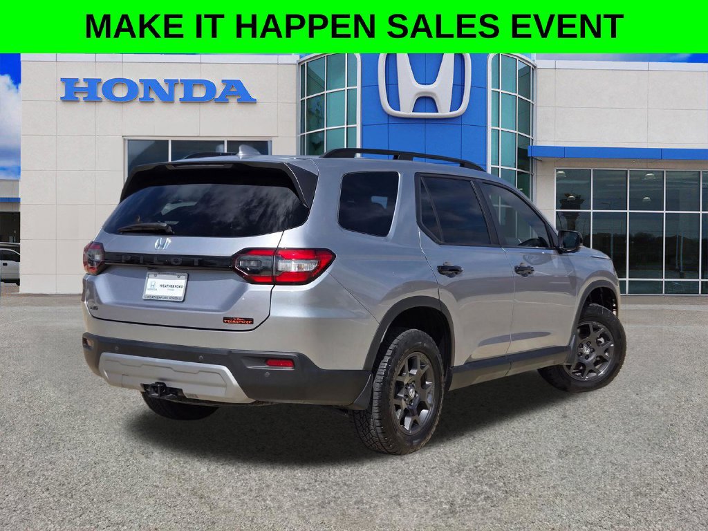 Used 2025 Honda Pilot TrailSport image 3