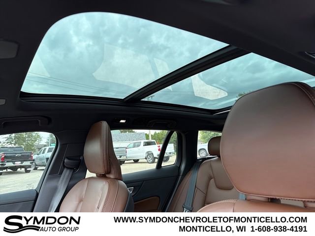 Used 2023 Volvo V60 B5 Cross Country Ultimate image 18