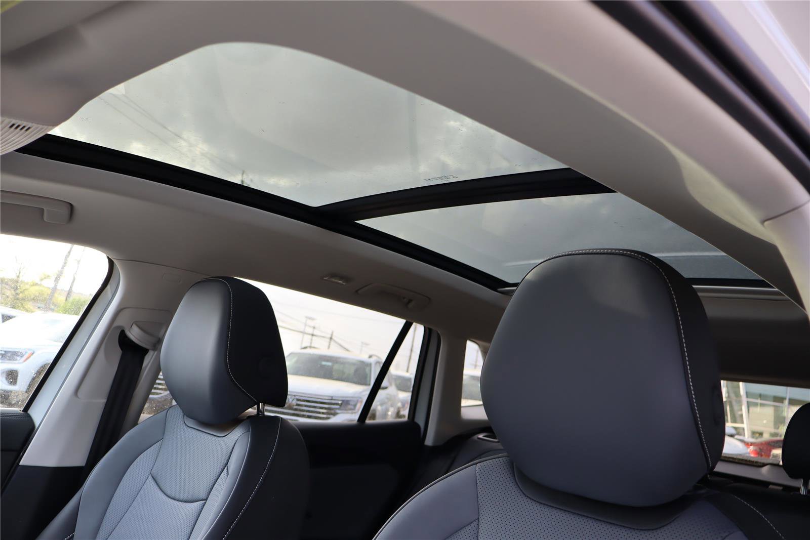 Certified 2025 Volkswagen Tiguan SE w/ Panoramic Sunroof Package image 24