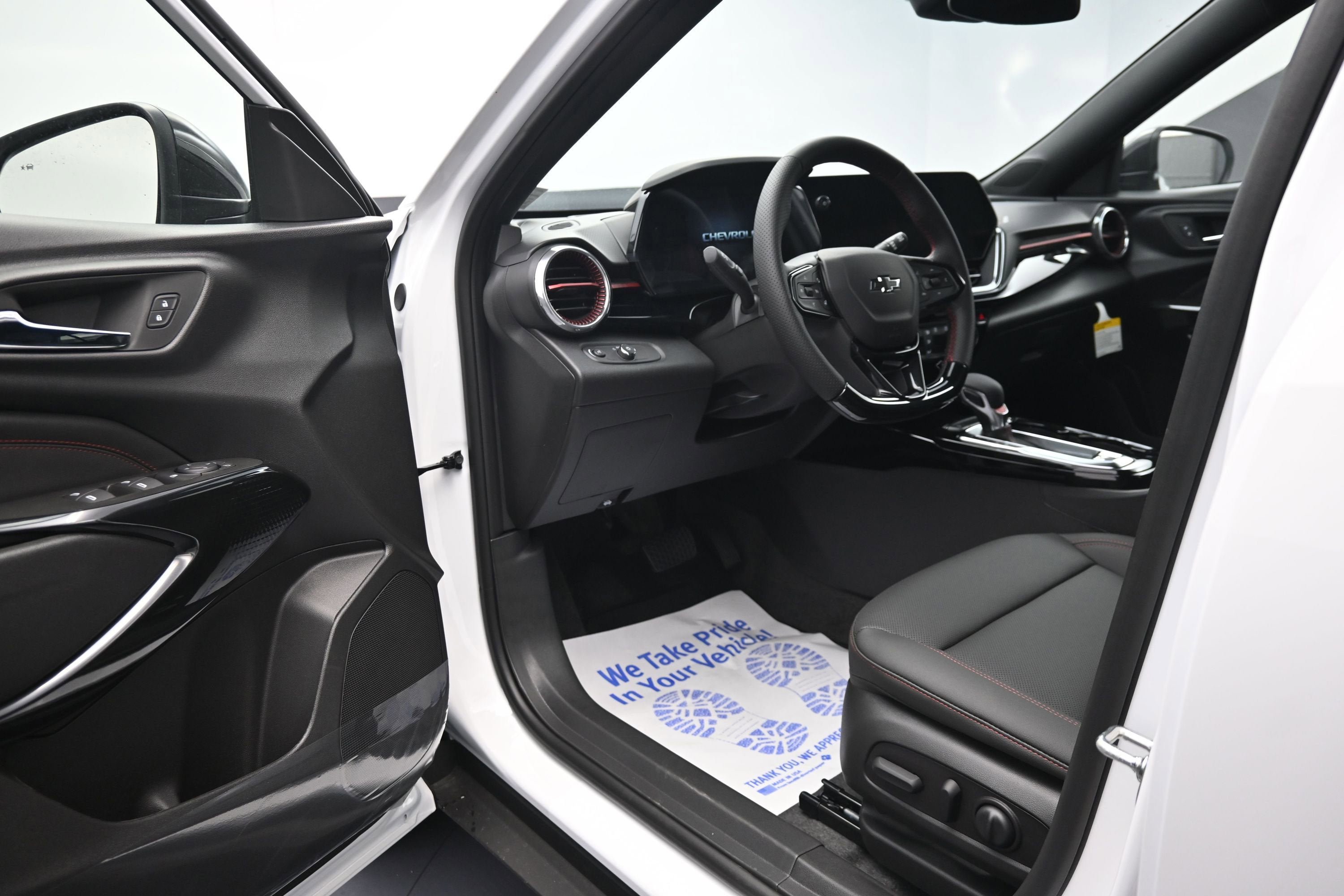 New 2026 Chevrolet Trax RS w/ Sunroof Package FWD image 9