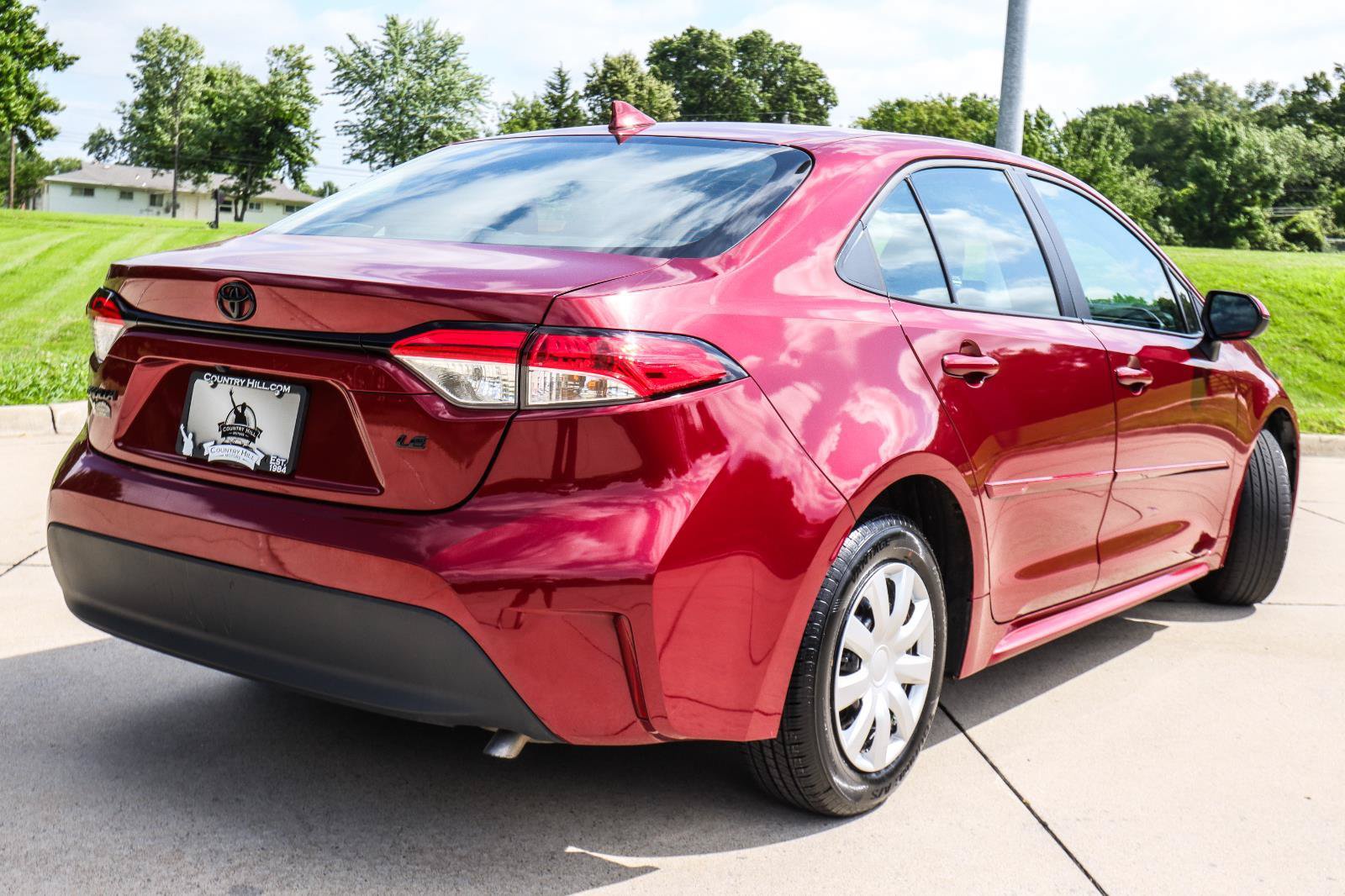 Used 2025 Toyota Corolla LE w/ LE Premium Package FWD image 17