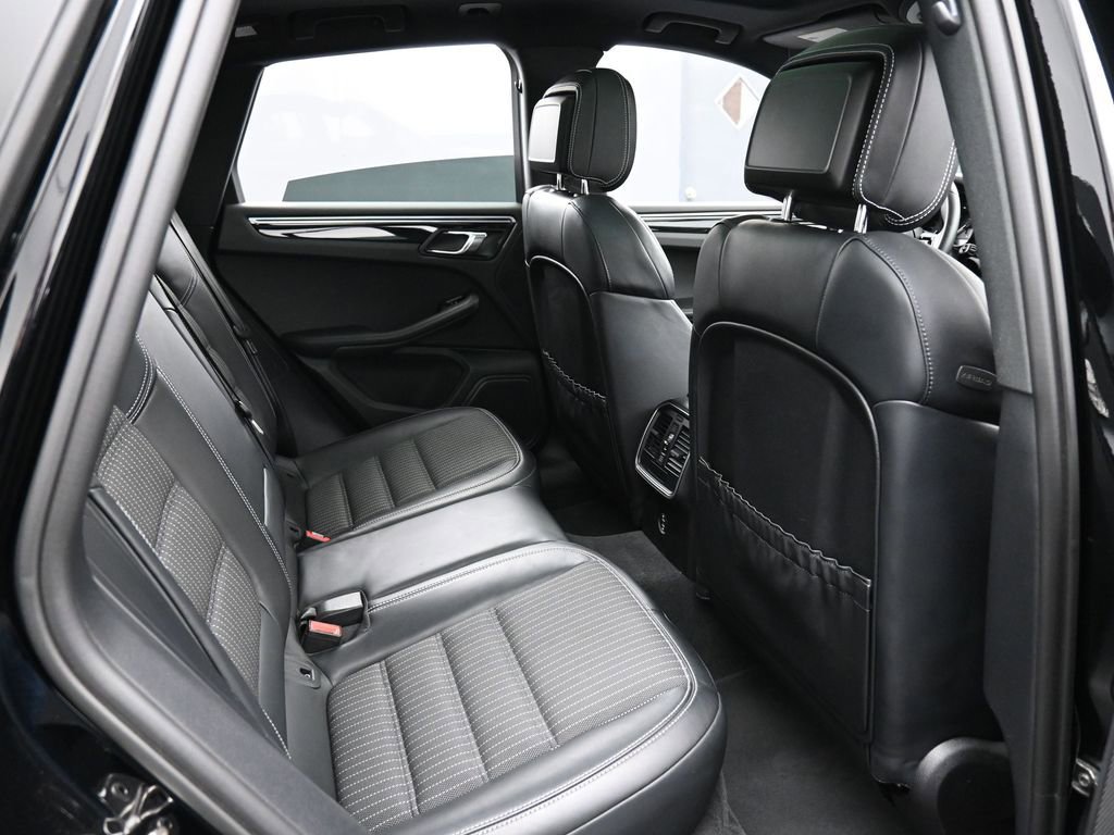 Certified 2024 Porsche Macan Turbo image 28