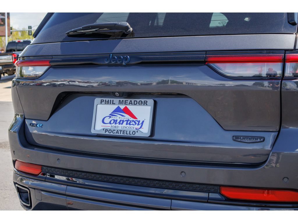 Used 2024 Jeep Grand Cherokee Summit AWD/4WD image 29
