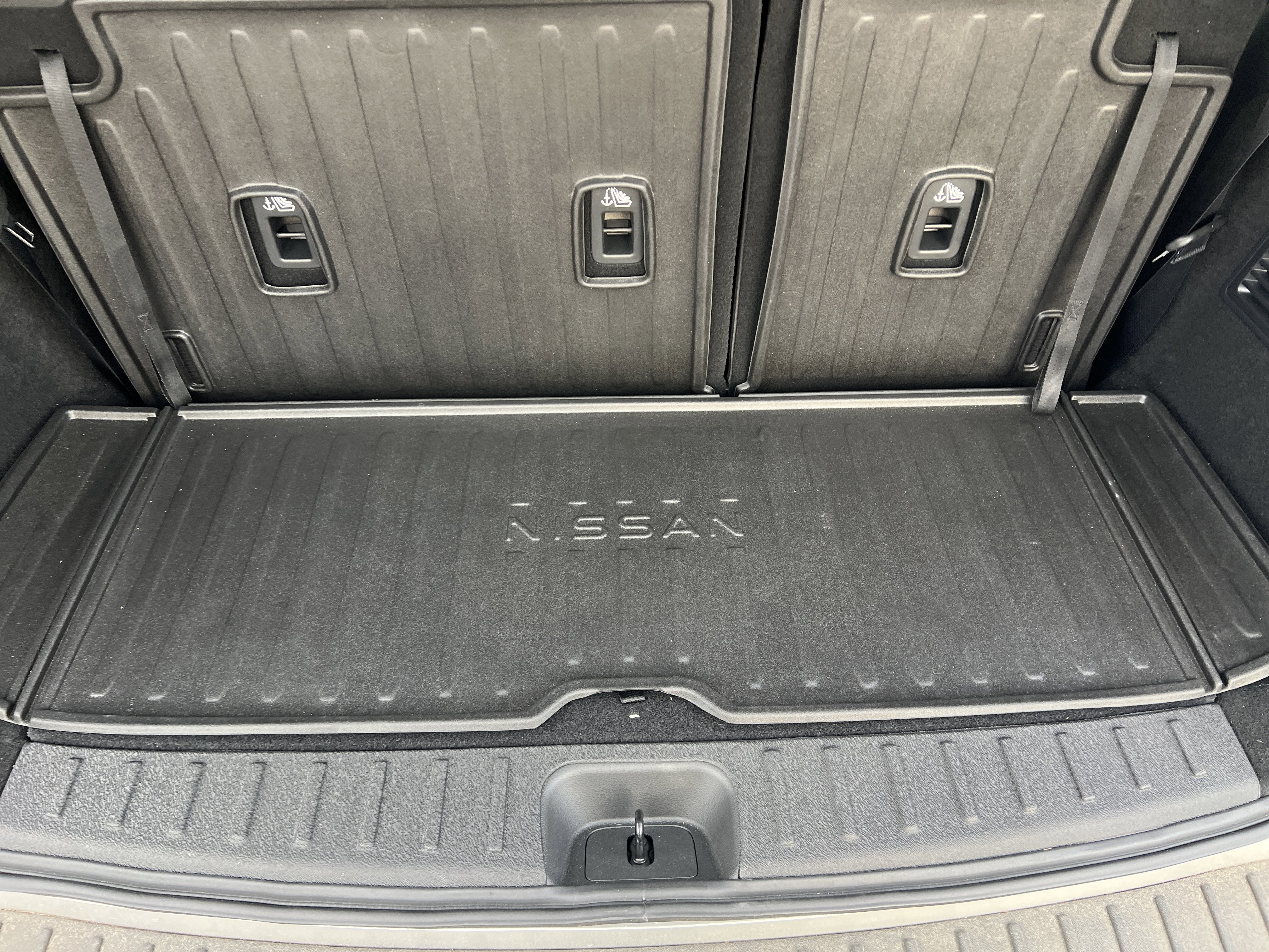 Used 2025 Nissan Pathfinder Platinum image 33