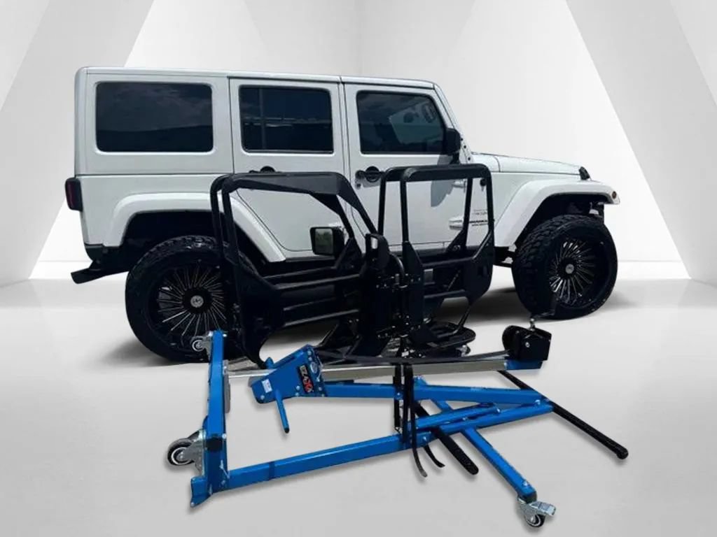 Used 2015 Jeep Wrangler Unlimited Sahara w/ Max Tow Package AWD/4WD image 28