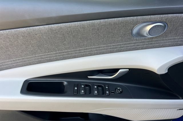 Used 2025 Hyundai Elantra Limited image 14